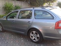 Grigio Usata 2013 Skoda Octavia Ambition Station wagon | 6800 € (Buon prezzo)
