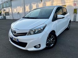 Bianco Usata 2013 Toyota Yaris Style Due volumi | 9900 € (Cara)