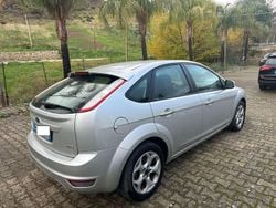 Argento Usata 2010 Ford Focus Titanium Tre volumi | 3800 € (Buon prezzo)