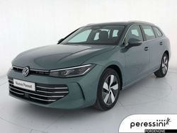 Mariposite green metalizzato Usata 2024 VW Passat Business Station wagon | 37.900 €
