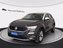 Grigio urano/tetto bianco Usata 2021 VW T-Roc Style SUV | 20.300 € (Buon prezzo)