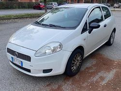 Bianco Usata 2011 Fiat Grande Punto S Due volumi | 2850 € (Buon prezzo)