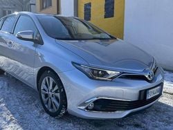 Usata 2017 Toyota Auris Hybrid Lounge Tre volumi | 13.499 € (Buon prezzo)