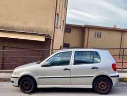 Argento Usata 1999 VW Polo Tre volumi | 990 € (Buon prezzo)