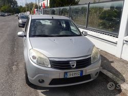Grigio Usata 2009 Dacia Sandero Due volumi | 1500 € (Buon prezzo)
