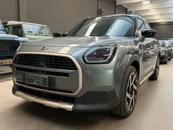 Grigio(met.) Usata 2024 Mini Cooper Countryman Favoured SUV | 37.800 €