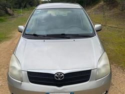 Grigio Usata 2002 Toyota Corolla Verso Monovolume | 1500 €