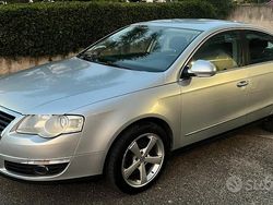 Grigio Usata 2006 VW Passat Highline Tre volumi | 3350 € (Buon prezzo)