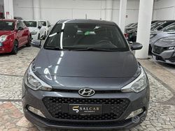 Grigio Usata 2017 Hyundai i20 Comfort Tre volumi | 7490 € (Buon prezzo)