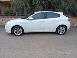 Bianco Usata 2012 Alfa Romeo Giulietta Tre volumi | 6500 € (Buon prezzo)