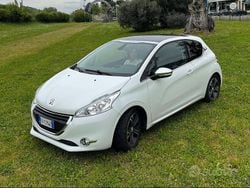 Bianco Usata 2013 Peugeot 208 Allure Due volumi | 4200 € (Ottimo prezzo)