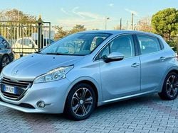 Argento Usata 2012 Peugeot 208 Allure Due volumi | 7500 € (Buon prezzo)