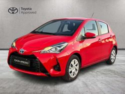 Rosso Usata 2017 Toyota Yaris Hybrid Cool Tre volumi | 10.300 € (Buon prezzo)