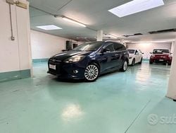 Nero Usata 2013 Ford Focus Tre volumi | 3900 € (Buon prezzo)