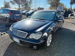 Blu Usata 2005 Mercedes C220 Elegance Tre volumi | 2500 € (Buon prezzo)