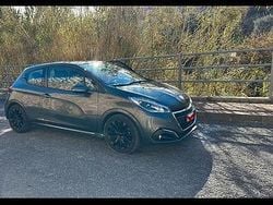 Usata 2015 Peugeot 208 Allure Due volumi | 7000 € (Buon prezzo)