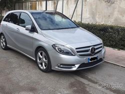 Grigio Usata 2015 Mercedes B180 Premium Monovolume | 11.900 €
