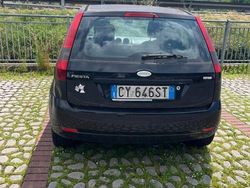 Nero Usata 2005 Ford Fiesta Due volumi | 400 €