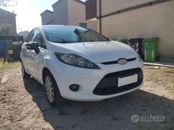 Bianco Usata 2010 Ford Fiesta Titanium Tre volumi | 2900 € (Cara)