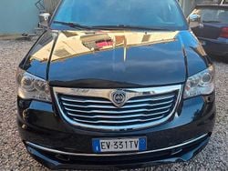 Nero Usata 2014 Lancia Voyager Platinum Monovolume | 12.900 € (Cara)