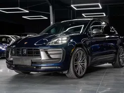 Blu/azzurro Usata 2023 Porsche Macan Turbo Chrono SUV | 70.450 € (Buon prezzo)