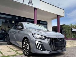 Grigio selenium Nuova 2025 Peugeot 208 Allure Due volumi | 19.890 € (Buon prezzo)