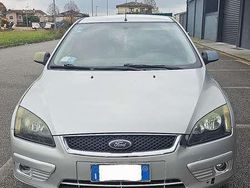 Usata 2006 Ford Focus Tre volumi | 1750 € (Buon prezzo)