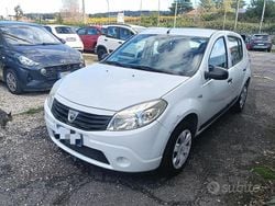 Bianco Usata 2012 Dacia Sandero Tre volumi | 4999 € (Buon prezzo)