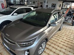 Grigio Usata 2024 Kia Stonic Play SUV | 16.400 € (Buon prezzo)