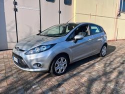 Grigio Usata 2009 Ford Fiesta Tre volumi | 4900 € (Buon prezzo)