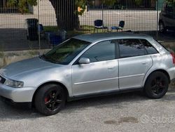 Grigio Usata 2002 Audi A3 Tre volumi | 1300 € (Buon prezzo)