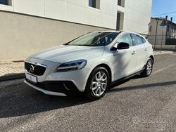 Bianco Usata 2018 Volvo V40 CC Station wagon | 14.900 € (Molto cara)