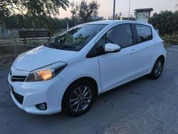 Bianco Usata 2014 Toyota Yaris Lounge Tre volumi | 7200 € (Buon prezzo)