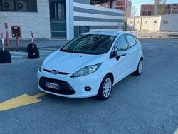 Bianco Usata 2010 Ford Fiesta Titanium Tre volumi | 2000 € (Ottimo prezzo)