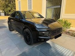Nero metallizzato Usata 2024 Porsche Cayenne SUV | 104.900 € (Buon prezzo)