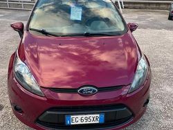 Rosso Usata 2011 Ford Fiesta Business Edition Tre volumi | 4500 € (Buon prezzo)