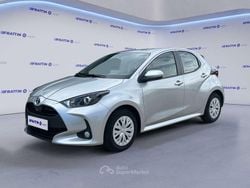 Argento Usata 2023 Toyota Yaris Hybrid Active Tre volumi | 17.490 € (Ottimo prezzo)