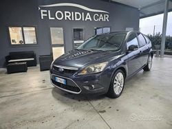 Grigio Usata 2009 Ford Focus Tre volumi | 2190 € (Ottimo prezzo)