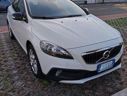 Bianco Usata 2017 Volvo V40 CC Kinetic Station wagon | 10.900 € (Buon prezzo)