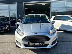 Grigio Usata 2013 Ford Fiesta Tre volumi | 5900 € (Buon prezzo)
