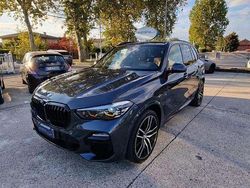 Grigio scuro Usata 2021 BMW X5 M Sport SUV | 52.500 € (Molto cara)
