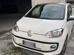 Bianco Usata 2015 VW up! Due volumi | 7500 € (Buon prezzo)