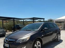 Grigio Usata 2012 Opel Astra Tre volumi | 4500 € (Buon prezzo)