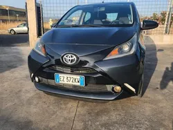 Grigio Usata 2015 Toyota Aygo X-wave Due volumi | 6890 € (Cara)