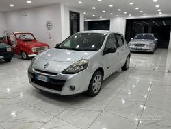 Argento Usata 2011 Renault Clio II Tre volumi | 3990 € (Buon prezzo)