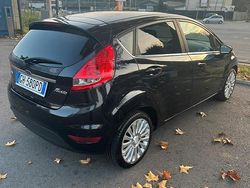 Nero Usata 2009 Ford Fiesta Due volumi | 3200 €