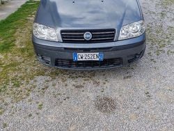 Blu Usata 2005 Fiat Punto Due volumi | 800 €