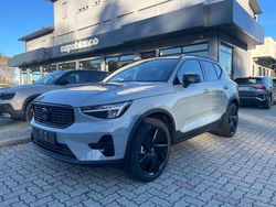 Gray Nuova 2025 Volvo XC40 SUV | 40.300 € (Molto cara)