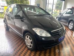 Nero Usata 2011 Mercedes A160 Tre volumi | 2990 € (Buon prezzo)