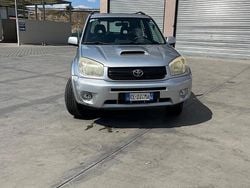 Usata 2004 Toyota RAV4 SUV | 4000 € (Buon prezzo)